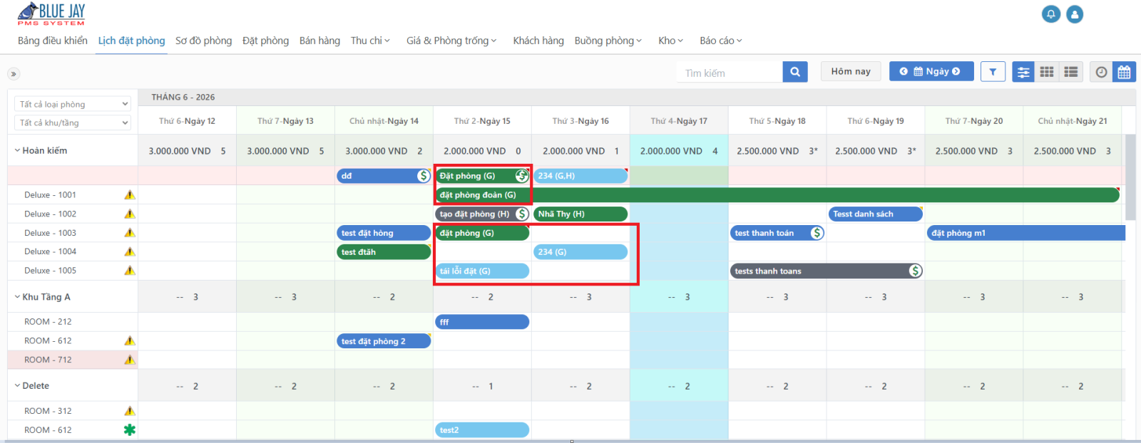 Giao diện Lịch đặt phòng với các booking đoàn/nhóm 